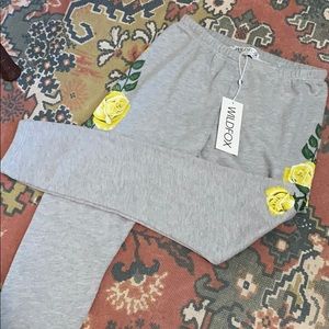 NWT WILDFOX FLORAL SWEATPANTS SMALL FLOWER 🌼